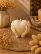 Bougie décorative cœur dans les mains – Cire d’olive artisanale