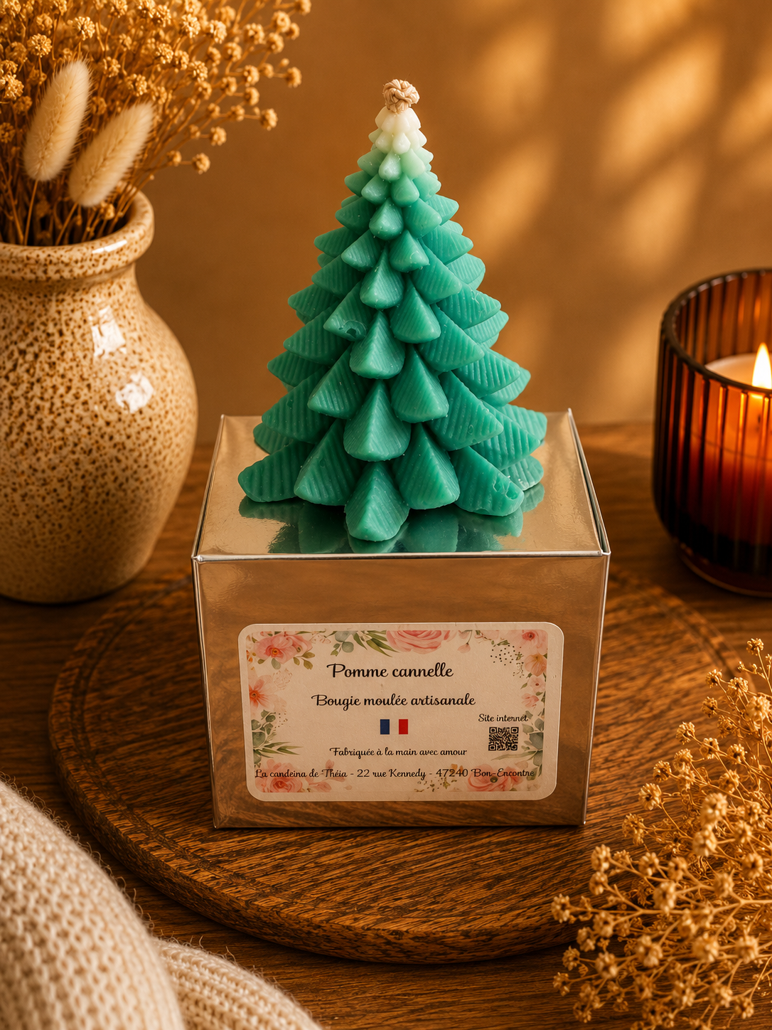 Bougie décorative Sapin en cire d’olive – Fabrication artisanale - Pomme cannelle
