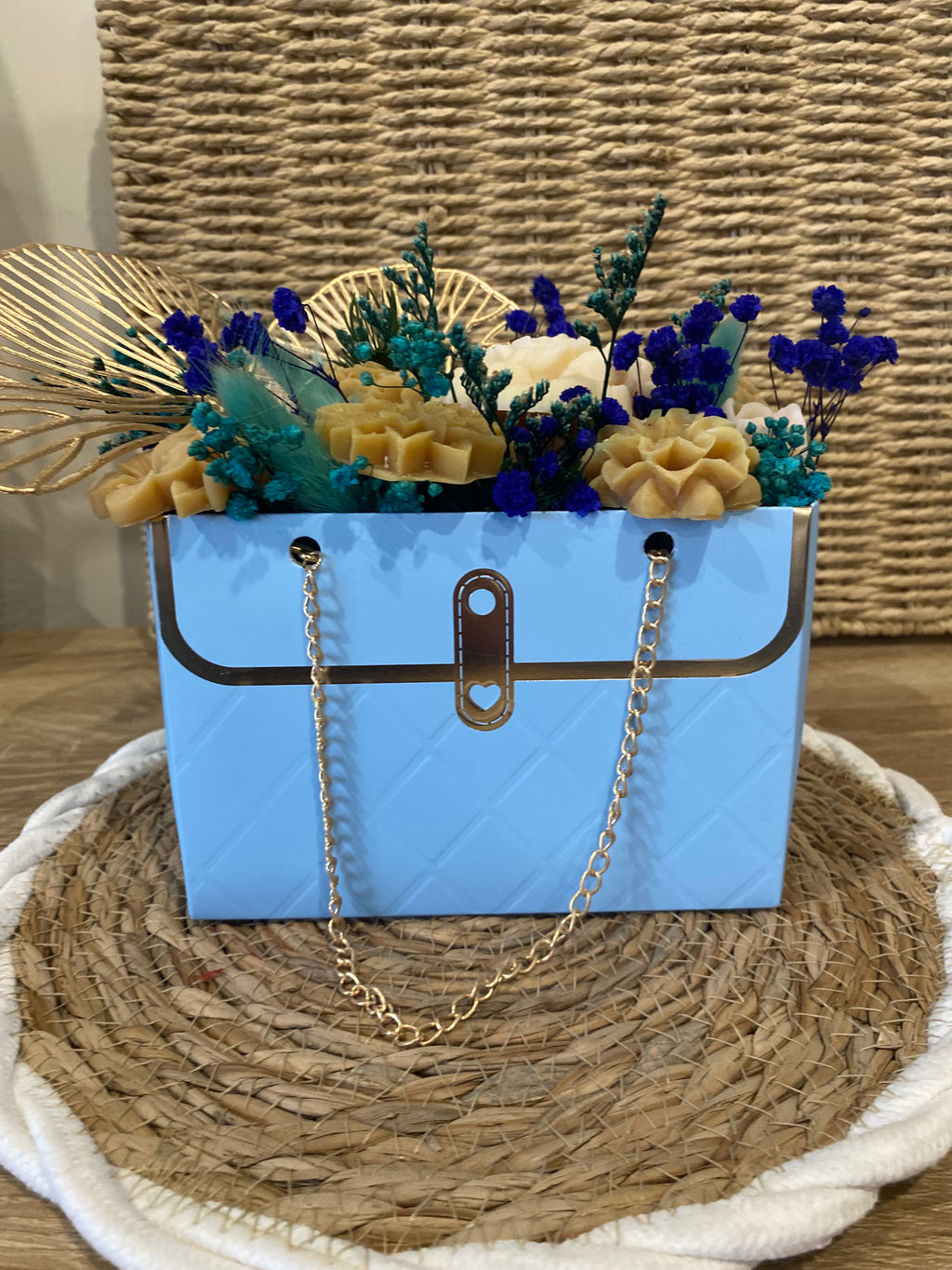 Bouquet de fleurs parfumées en cire – Rocher praliné