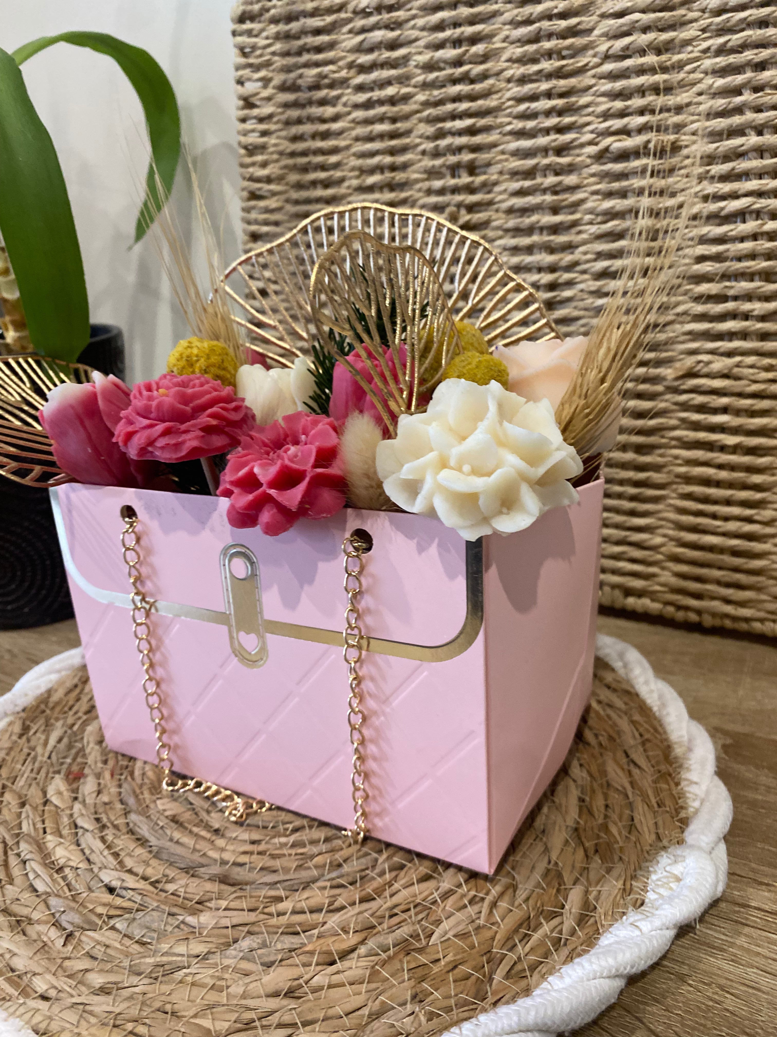 Bouquet de fleurs sac macaron vanille