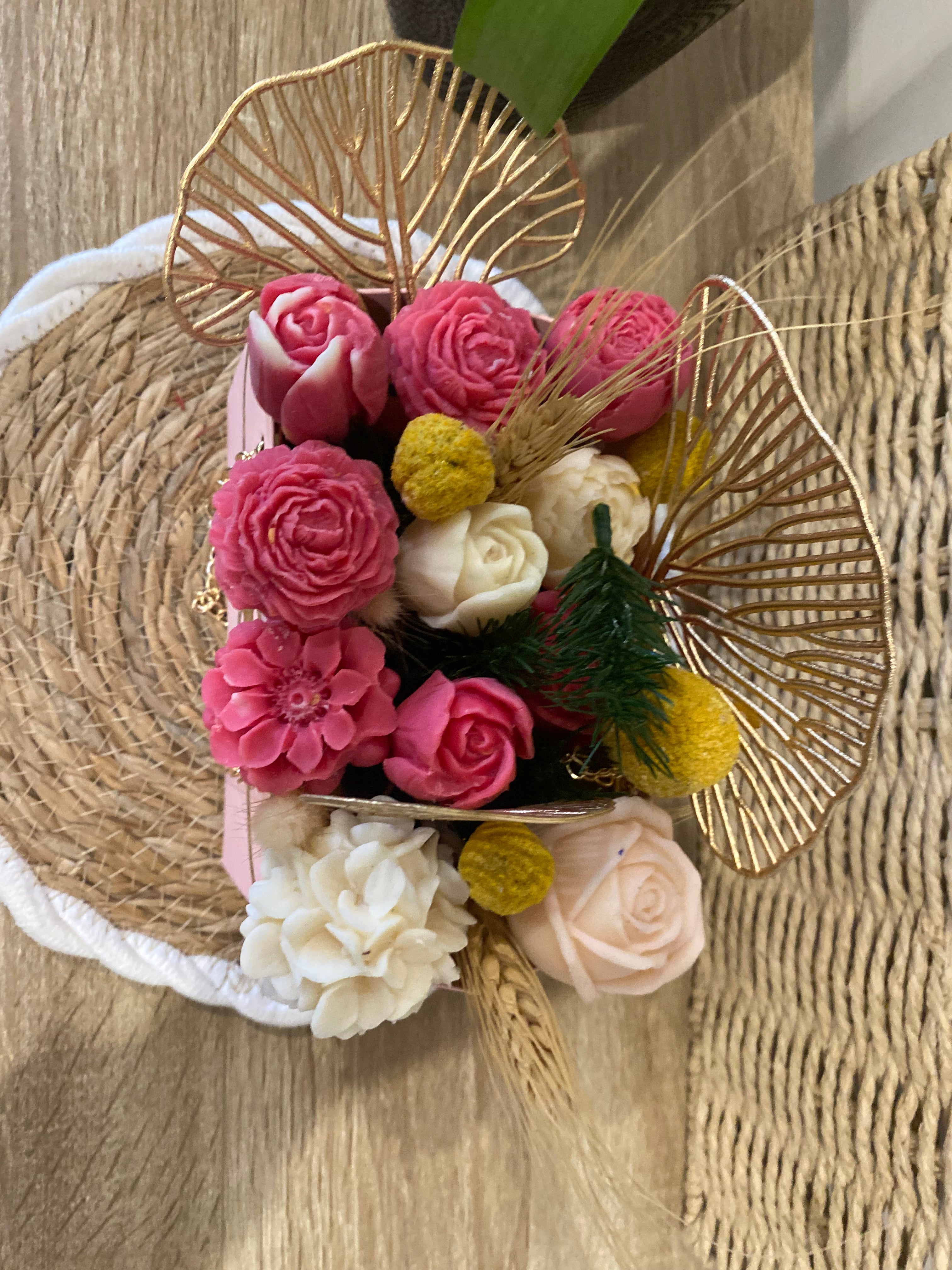 Bouquet de fleurs sac macaron vanille